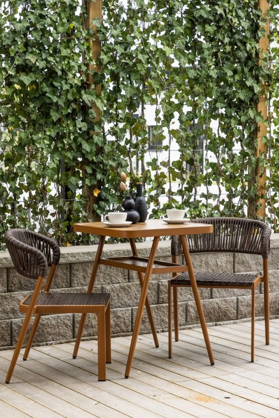 Amadora cafégrupp - Brun + Rengöringsmedel för utemöbler