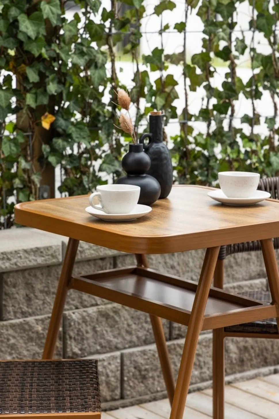 Amadora cafégrupp - Brun + Rengöringsmedel för utemöbler