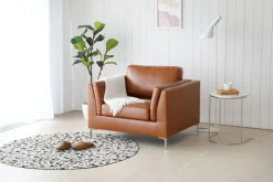Fåtölj cognacs färgat konstläder - Cansas + Textilrengöring för möbler