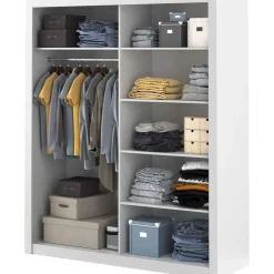 Grderob med inredning och skjutdörrar