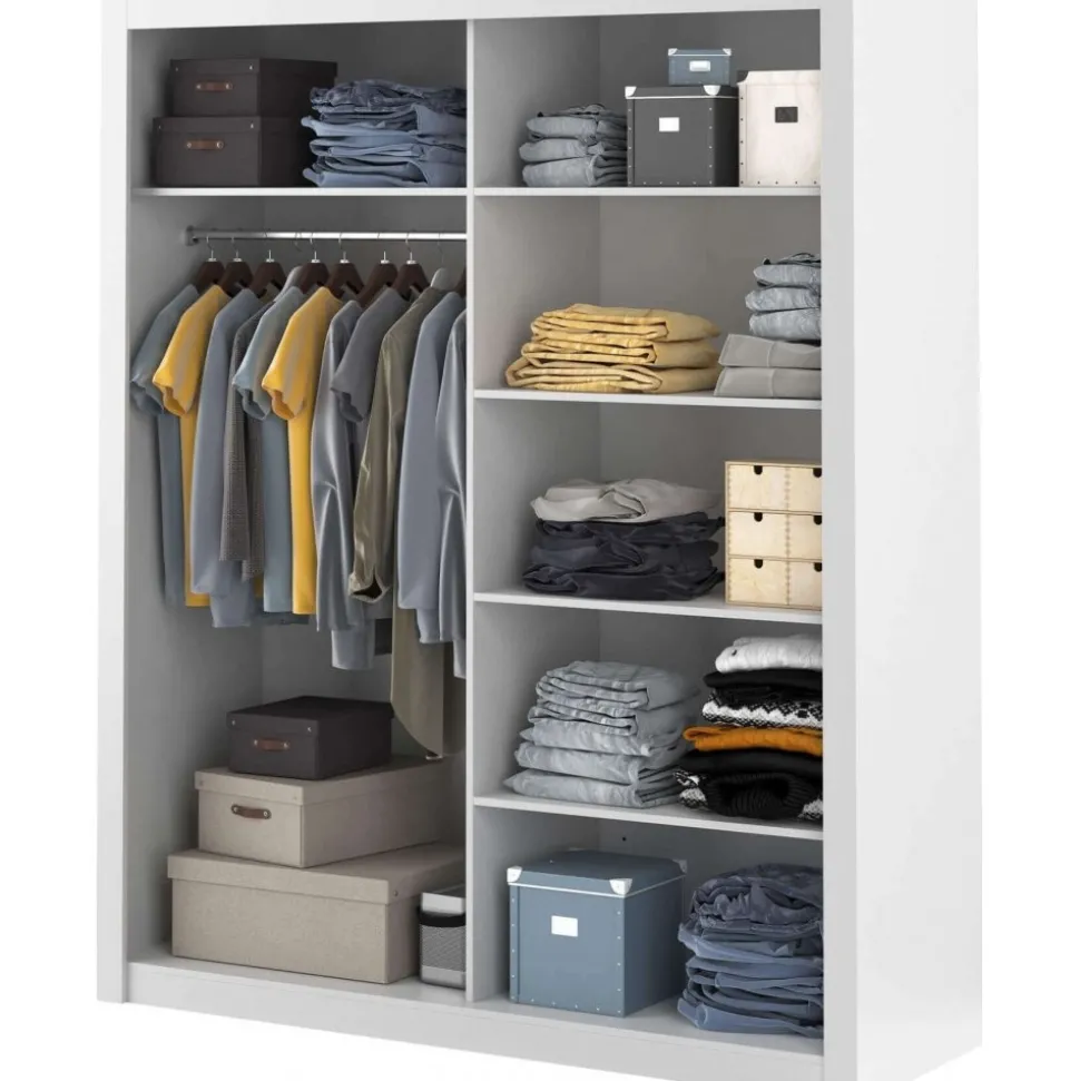 Grderob med inredning och skjutdörrar