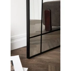 Helkroppspegel 193 cm + Karta med möbeltassar på köpet!