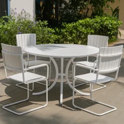 Holmsund matgrupp runt bord 130 cm med fyra karmstolar + Textilrengöring för möbler