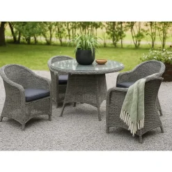 Jacksonville utematgrupp; 110 cm runt bord inkl 4 st Mercury fåtöljer grå konstrotting