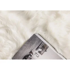 Katy fäll 230 x 160 cm - Vit fuskpäls