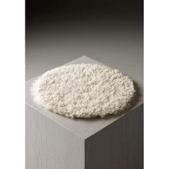 Katy stolsdyna Ø34 cm - Vit fårskinnsimitation