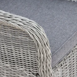 Matgrupp; 4 stolar och matbord Ø110 cm grå/rotting