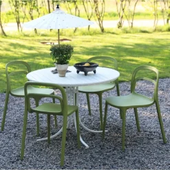 Matgrupp Holmsund: Runt vitt bord inklusive 4 st Nordanå stolar stapelbara