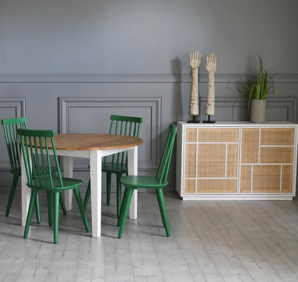 Matgrupp: Runt bord i Ek / Vit med 4 st gröna Pinnstolar