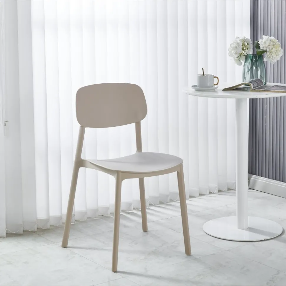 Matstol beige stapelbar + Textilskydd för utemöbler