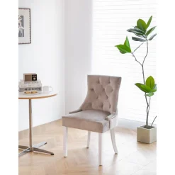 Matstol i beige sammet - Tuva + Fläckborttagare för möbler