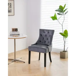 Matstol i grå sammet med svarta ben