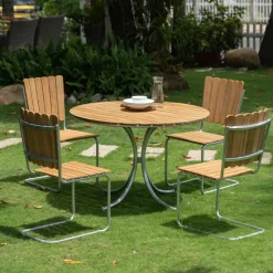 Möllan utegrupp i teak: 4 st stolar med matbord Ø110 cm