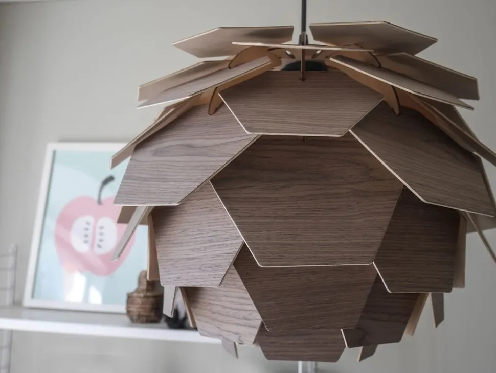 Paris taklampa i valnöt