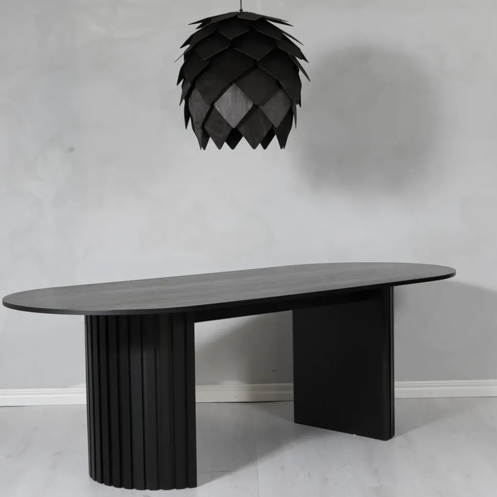 PiPi ovalt matbord i svartbetsat ek 230x95 cm