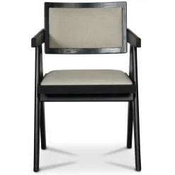 Sara karmstol i svartbetsad ek och linneklädsel