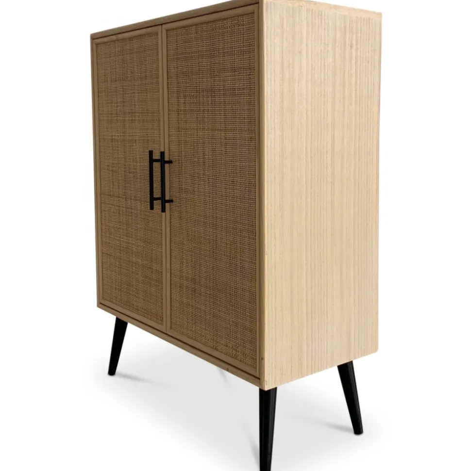 Skåp i rotting med svarta handtag - React