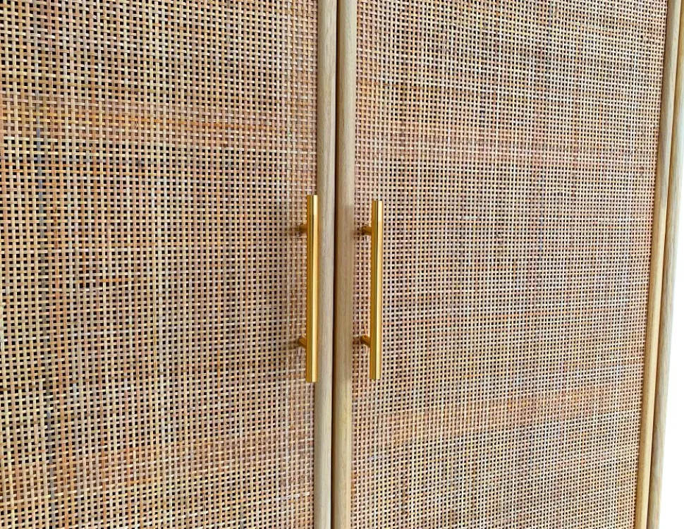 Skåp i trä och natur / rotting - React + Fläckborttagare för möbler