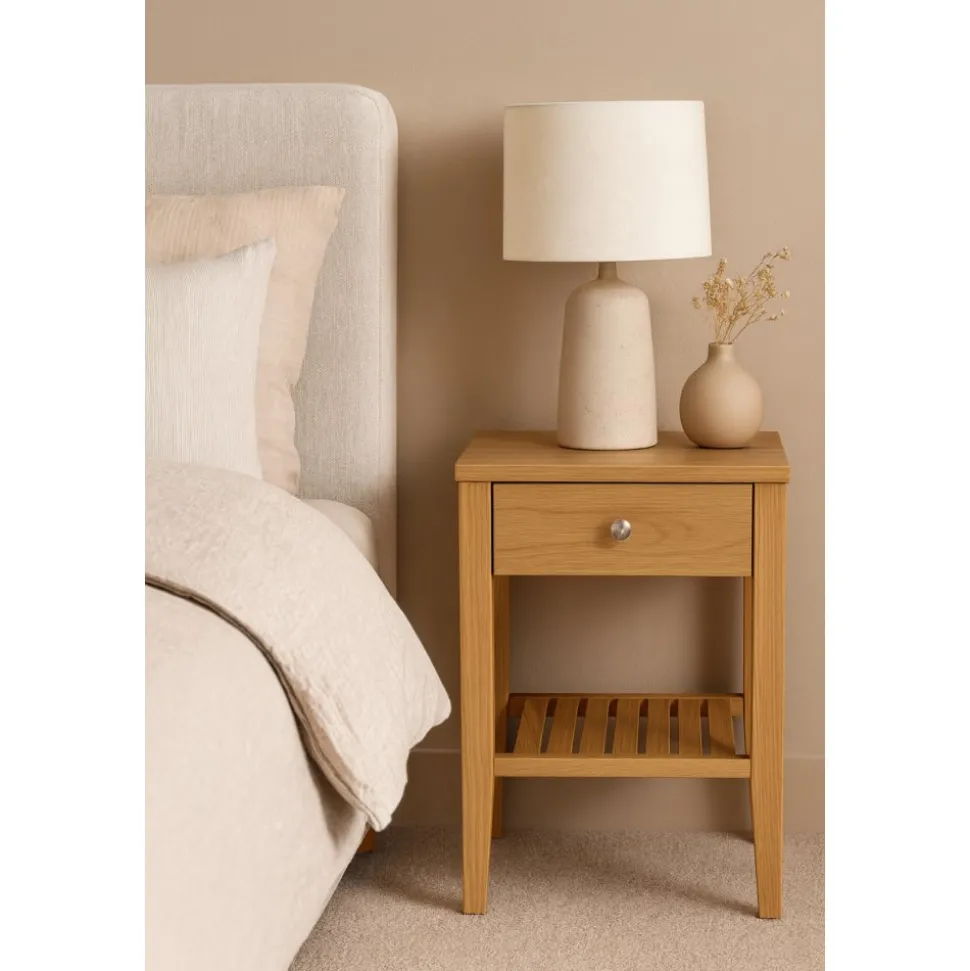 Sängbord i ek + Textilrengöring för möbler