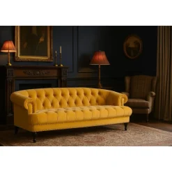 Soffa 235 cm bred i gul sammet chesterfield