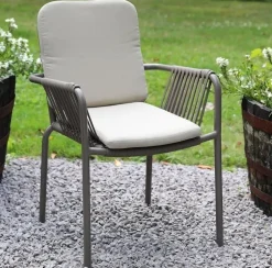 Stapelbar utestol grå med beige dyna