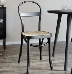 Stol i böjträ med rotting sits