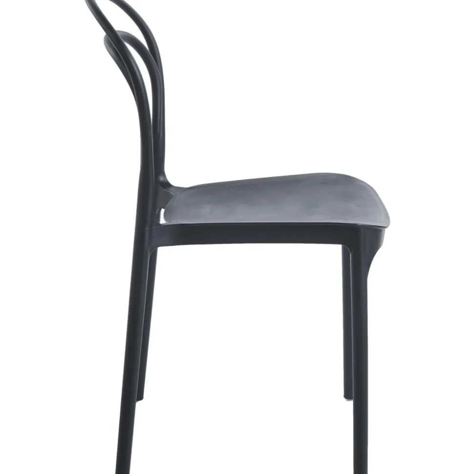 Stol i svart plast stapelbar + Rengöringsmedel för utemöbler