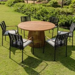 Utebord i trä runt 140 cm diameter + Textilskydd för utemöbler
