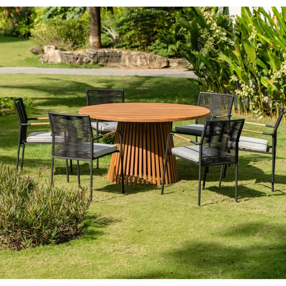 Utebord i trä runt 140 cm diameter + Textilskydd för utemöbler