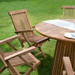 Utegrupp i teak: runt bord med 6 st karmstolar - Saltö