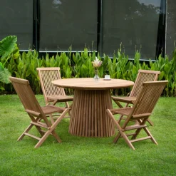 Utegrupp i teak; runt bord med 4 st stolar - Saltö