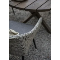 Utestol grå med dyna rotting