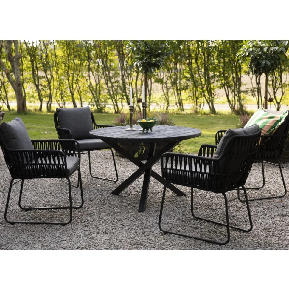 Utestol med rep och grå dynor