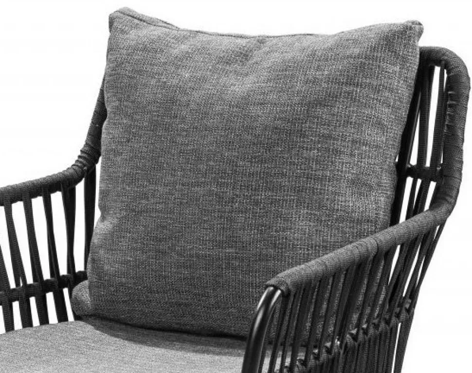 Utestol med rep och grå dynor + Textilskydd för utemöbler