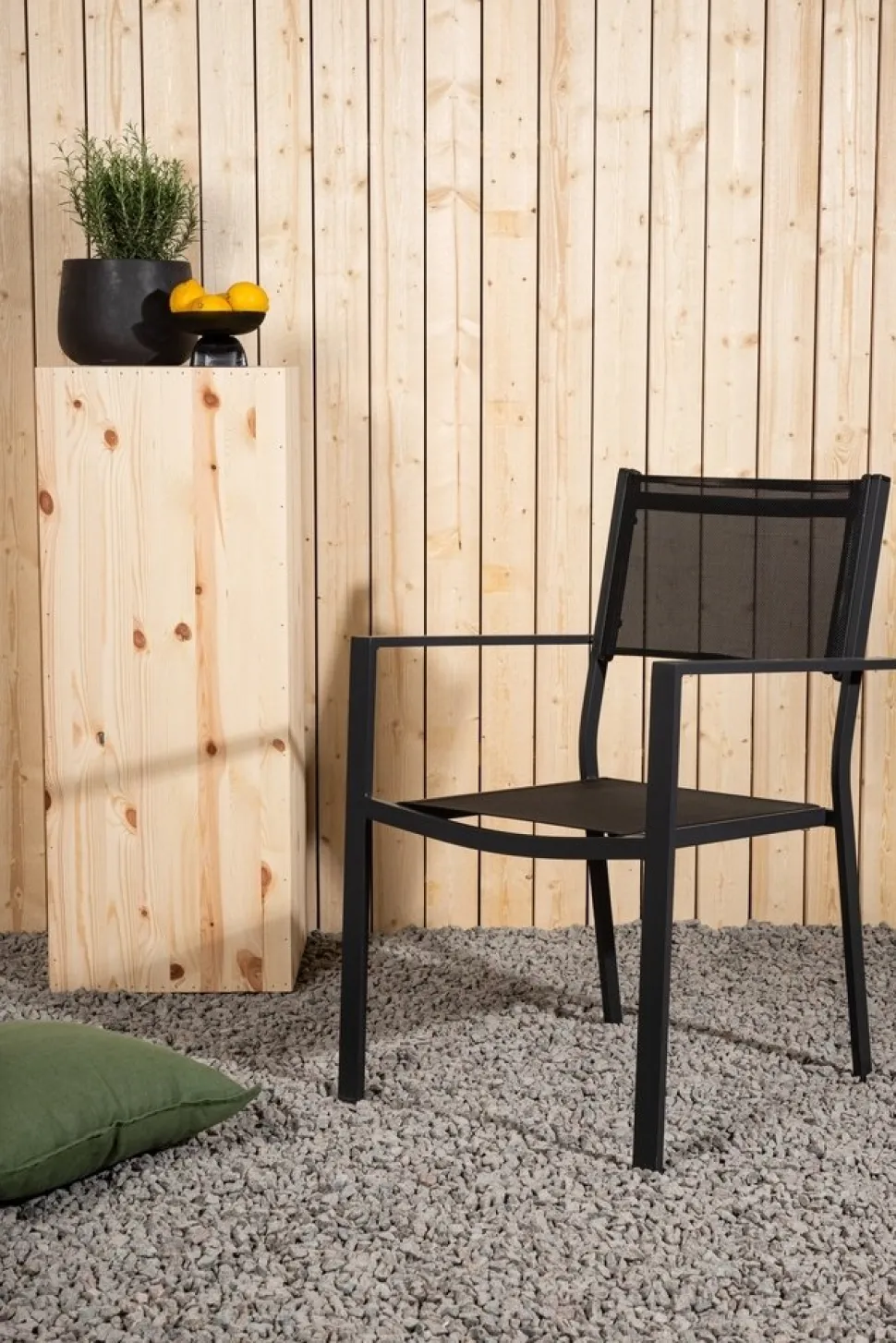 Utestol stapelbar svart - Copacabana + Rengöringsmedel för utemöbler